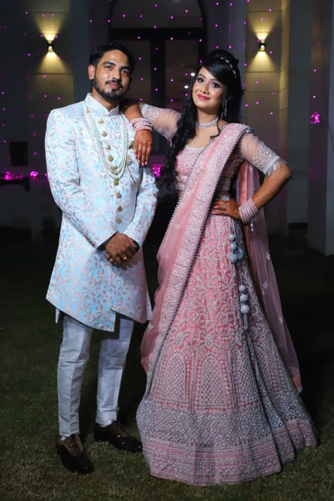 Groom Bride Indian Wedding Outfits, Engagement Clothes For Couple Indian, Engagement Outfits Indian Couple Saree, Engagement Dress For Bride And Groom, Copal Photography, Engement Dress Indian Couple, Engagement Rings Poses, Engagement Couple Dress Indian, Engejment Couple Pic