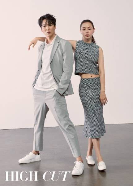 Couple Fashion Photography, Partner Photoshoot, Fashion Editorial Couple, Duo Poses, Kim Nam Gil, Couples Modeling, Studio Poses, Couple Poses Reference, 사진 촬영 포즈