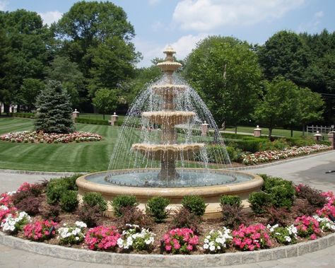 Yard Fountain, Landscaping With Fountains, Classic Fountain, Classic Landscape, Water Fountain Design, Modern Fountain, Garden Water Fountains, Fountains Backyard, نباتات منزلية