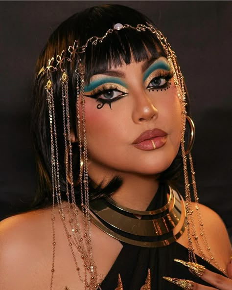 Cleopatra Halloween Makeup, Egypt Makeup, Egyptian Eye Makeup, Monster High Halloween Costumes, Cleopatra Makeup, Cleopatra Halloween Costume, Egyptian Halloween, Monster High Makeup, Cleopatra Halloween