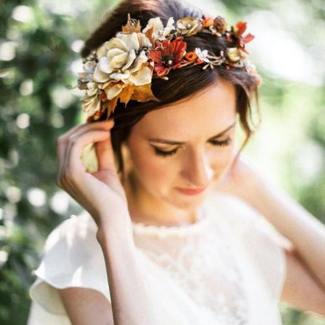 A floral crown can still be worn in the fall... #weddinginspo #fallflorals #flowercrowns : @pinterest Fall Wedding Hair Pieces, Flower Crown Ideas, Fall Flower Crown, Gold Wedding Flowers, Fall Wedding Hairstyles, Autumn Bridal, Silk Wedding Flowers, Autumnal Wedding, Flower Crown Hairstyle