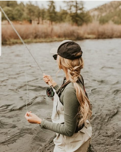 Fly Fishing Girls, Fishing Girl, Fishing Photos, Fish Shop, Summer Fishing, Fishing Photography, Fishing Pictures, Fishing Girls, Fishing Life