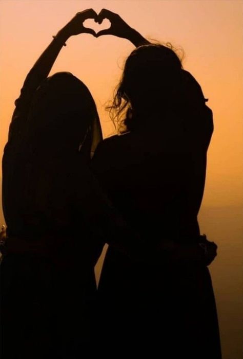 2best Friends Pictures, Sister Aesthetic Photography, Sister Silhouette, Shadow Pics, Beast Friends, Best Friend Relationship, Borrowed Light, Best Friend Images, 2 Best Friends