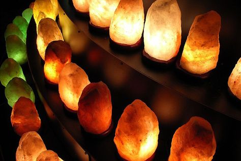 Salt crystal lamps are natural ion generators, emitting negative ions into the atmosphere. Learn why this is good for you. Salt Lamp Benefits, Himalayan Salt Benefits, Himalayan Rock Salt Lamp, Salt Rock Lamp, Salt Rock, Himalayan Rock Salt, Salt Room, Himalayan Salt Crystals, Salt Crystal