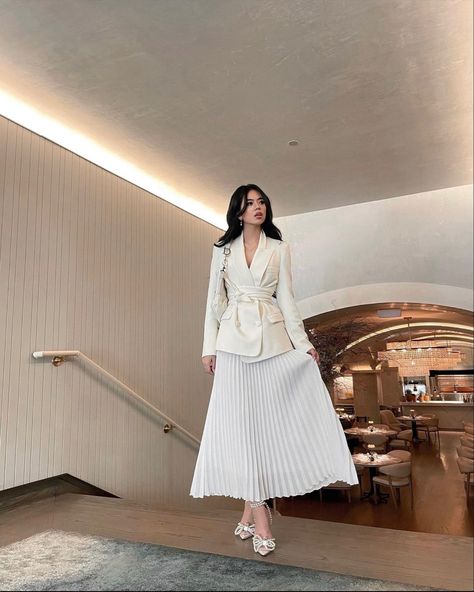 Blazer, pleated maxi skirt, classy style, elegant outfit, cream outfit, outfit idea, kdrama style, pearl heels, bow shoes Simple Old Money Outfit Women, Outfits Con Blazer Elegante, Blazer Elegant Outfits, Blazer And Skirt Outfits Hijab, Suits With Skirts For Women, White Ootd Classy, Old Money Outfits 2024, Dress Suits For Women Classy, Elegant Outfit Hijab