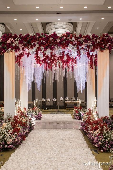 Wedding Ballroom Decor, Gazebo Wedding Decorations, Minimal Wedding Decor, Wedding Gate, Chinese Wedding Decor, Red Wedding Decorations, Red Wedding Theme, Wedding Background Decoration, Wedding Stage Design