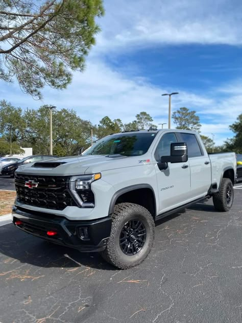 Silverado Aesthetic, Zr2 Silverado, Chevy Duramax Diesel, Chevrolet Trucks Silverado, Chevrolet 4x4, Farms Animals, Chevrolet 2500, Chevy Duramax, Gmc 2500