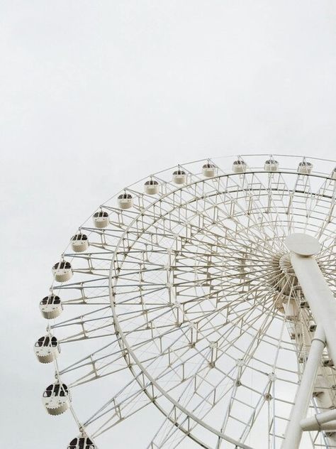 Holllly ferris wheel ❤❤ Games Widget, White Aesthetics, White Icons, Print Outs, White Peacock, Cream Aesthetic, Neutral Aesthetic, White Sky, 背景 シンプル