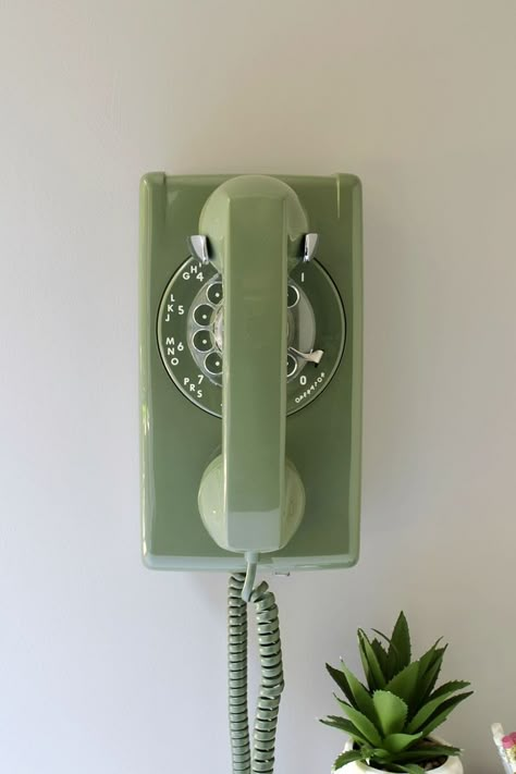 Wall Telephone, Retro Telephone, Telephone Vintage, Mint Green Aesthetic, Sage Green Wallpaper, Verde Jade, Wall Phone, Retro Phone, Vintage Phones