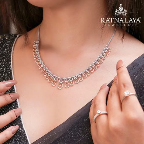 Simple Jwellery Design, Dimond Neckless Jewelry Simple, Diamond Necklace Set Simple, Diamond Necklace Elegant, Simple Diamond Necklace, Small Diamond Necklace, Simple Necklace Designs, Diamond Necklace Simple, Bridal Diamond Necklace