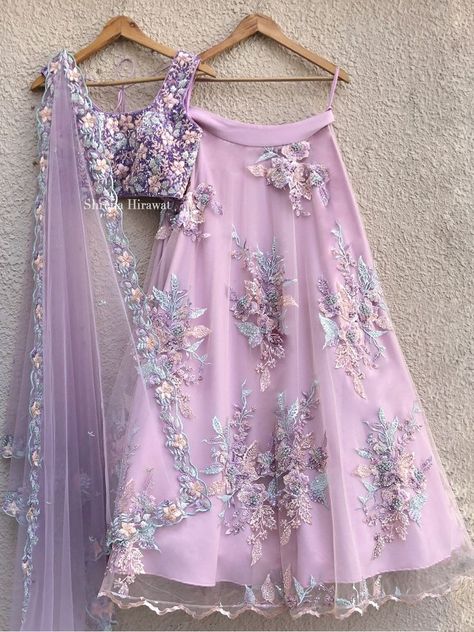 Pastel Bridal Lehenga Lavender, Lilac Lehenga Bridal, Pastel Lehenga Simple, Aesthetic Lehenga Designs, Pastel Lavender Lehenga, Lehenga Pastel, Lavender Dupatta, Beautiful Lehengas, Lilac Lehenga