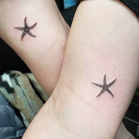 Small Starfish Small Starfish Tattoo, Beachy Tattoos, Starfish Tattoo, Seashell Tattoos, Sea Tattoo, Summer Tattoo, Ocean Tattoos, Beach Tattoo, Best Friend Tattoos