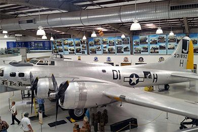 Looking to Visit Pima Air & Space Museum in Tucson, AZ? Find more information about this attraction and other nearby Tucson family attractions and hotels on Family Vacation Critic. Family Vacation Planning, Space Gallery, Space Museum, Air And Space Museum, Military Humor, Air Force Bases, Family Hotel, Air Space, Kids Play Area