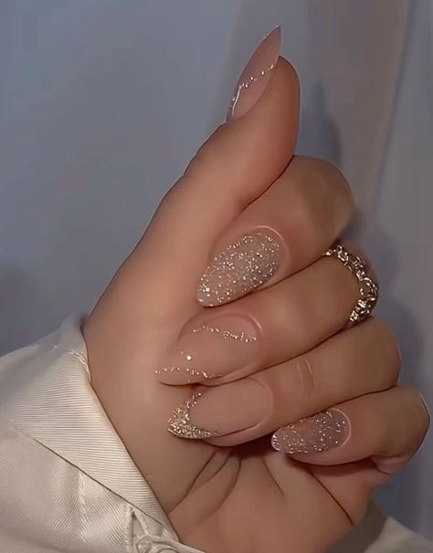 Almond Shimmer Nails, New Year Nails Square, Elegant Nails Classy 2024 Almond, Sparkle Gold Nails, Rose Gold Wedding Nails For Bride, Christmas Nail Designs Gold, Nude And Glitter Nail Designs, Cute Nails For New Years, Gold Tip Almond Nails