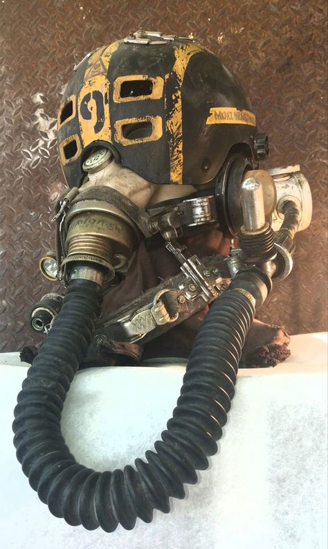 Steampunk Helmet, Post Apocalyptic Clothing, Post Apocalyptic Costume, Apocalyptic Clothing, Apocalypse Art, Diesel Punk, Apocalyptic Fashion, Cool Masks, Post Apocalypse