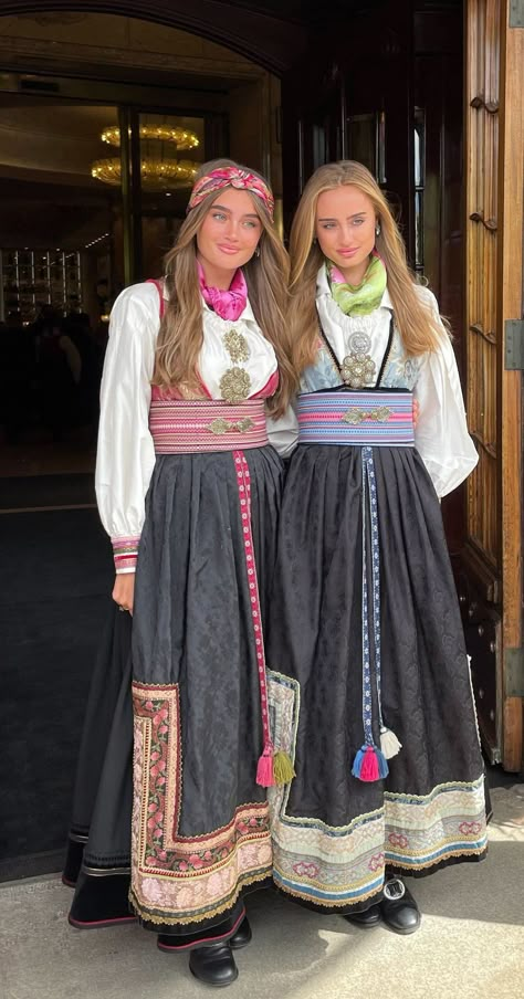 Nordic Traditional Clothing, Traditional Danish Clothing, Swedish Outfit, Norwegian Traditional Clothing, Nordic Outfit, Frozen Jr, Batik Clothing, Swedish Women, Scandinavian Summer