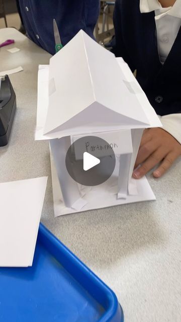 Tracy Boberg Nichols on Instagram: "Had my 2nd graders make these paper  sculptures of the Greek Parthenon today. I gave them some white copy paper cut in half (for the roof and base) and some paper cut in quarters (for the columns). This ties in with their classroom study of Ancient Greece. And it’s just fun to make cool sculptures out of a few pieces of paper. . .  . #2ndgradeart #kidsart #kidsartclass #kidsactivityideas #kidscraftideas #artprojectsforkids #artprojects #artlessonsforkids #artlessons #homeschoolart #artteachersofinstagram #kidsartclass #artcurriculum #homeschoolart #homeschoolartclass #elementaryart #artteachersofinstagram #2ndgradeart #elementaryartteacher #primaryart #primaryartteacher #primaryartclass #artteachersofig #artteacher #artteacher #artteachers  #tracynichols Greek Mythology Projects, Ancient Greece Art Projects, Ancient Rome Kids Projects, Greek Myths For Kids, Ancient Greece Crafts, Ancient Greek Buildings, Ancient Greece Projects, Ancient Greece Activities, Greece Activities