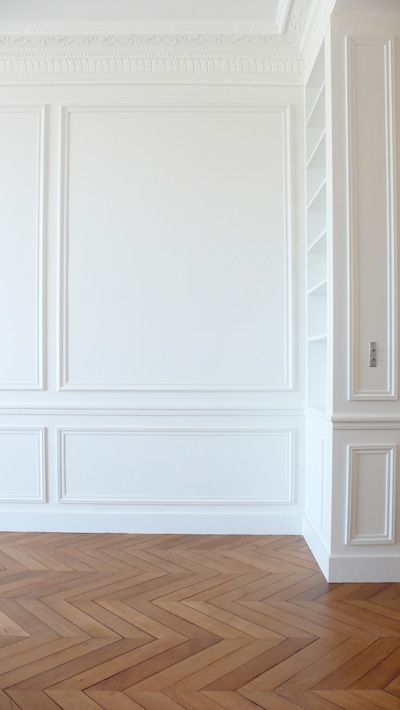 Ruangan Studio, درج السلم, Wall Moulding, White Molding, Herringbone Wood Floor, Herringbone Wood, Herringbone Floor, Crown Moulding, Transitional Living