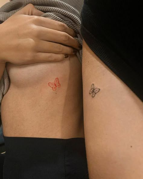 Friendship Tattoo Butterfly, Red Matching Tattoos For Best Friends, Tiny Tattoos For Friends, Matching Tattoos For Best Friends Butterfly, Small Tattoos For Besties, Red Matching Tattoos, Minimalist Tattoo For Best Friends, Butterfly Friendship Tattoos, Best Friend Tattoos Butterfly