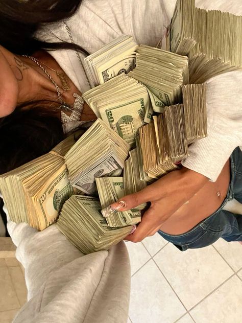 #Vision_Boards_Money #Money_Manifestation_Pictures #Getting_Money_Aesthetic #Realtor_Aesthetic Spoiled Girl, Vision Board Pics, Manifesting Vision Board, Money Vision Board, Vision Board Images, Vision Board Photos, Future Vision, Vision Board Pictures, Dream Vision Board