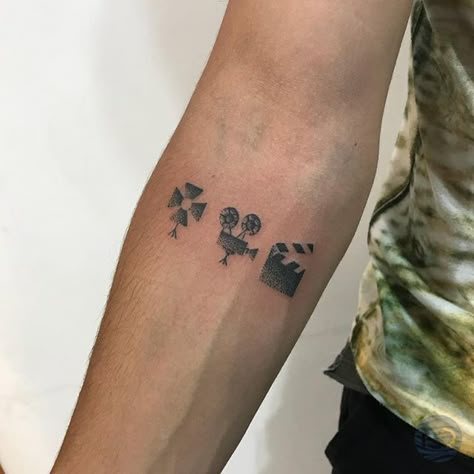 Movie Tattoo Ideas, Camera Tattoo Design, Geek Tattoos, Tattoos Foot, Pattern Tattoos, Dance Tattoo, Camera Tattoos, Tatuagem Masculina Pequena, One Word Tattoos