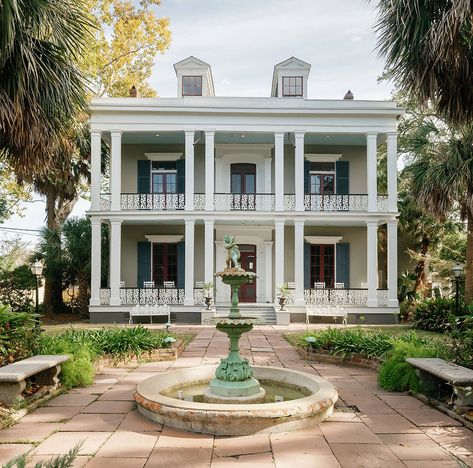 Derbes Mansion | Historic Home Rental | New Orleans, Louisiana Derbes Mansion, Louisiana Style Homes, New Orleans House Exterior, New Orleans Houses, New Orleans House, Livin The Dream, Louisiana Style, Anne Rice, Bridal Prep