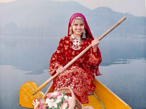 DRESSES OF KASHMIR Kashmir Beauty, Kashmir Photos, Kashmir Trip, Dal Lake, Dress Quotes, Persian Women, Dresses By Style, Dress Sketch, Jammu Kashmir