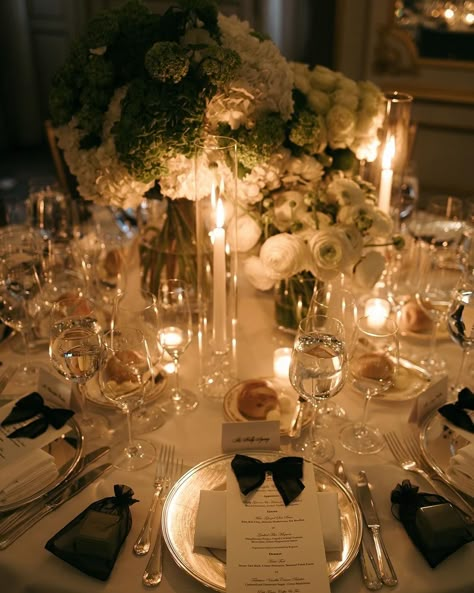 When you see your dream wedding come to life 🤍 Indulging in modern luxury with a timeless twist at The St. Regis Hotel From lavish details to elegant décor, this wedding redefined sophistication. #weddingdetails #weddingdecor #nycwedding #weddingplanner #weddinginspo #weddingreception #overthemoon #vogueweddings #alinatoevents #luxuryweddings #weddingtablescape #theknot #stylemepretty 20s Glam Wedding, Classic Indoor Wedding Reception, Timeless Wedding Decor Round Table, Timeless Wedding Table Settings, Indoor Italian Wedding, Fancy Hotel Wedding, Intimate Classy Wedding, Wedding Reception Circle Tables, Classy Hotel Wedding