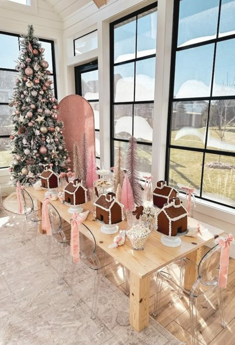 Gingerbread Station, Christmas Girls Party Ideas, Gingerbread Christmas Party Theme, Christmas Gingerbread House Party, Girly Birthday Party Themes, Christmas Birthday Decor Ideas, Sweet Display Ideas, Two Sweet Christmas Birthday Party, Holiday Birthday Party