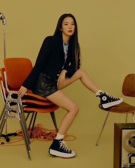 Converse Run Star Hike Kpop, Seulgi Converse, Converse Run Star Hike Outfit, Seulgi Photoshoot, Hike Outfit, Converse Run Star Hike, Seulgi Instagram, Converse Run, Run Star Hike