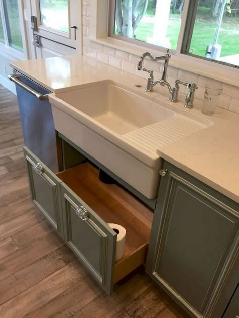 Rustic Farmhouse Kitchen Cabinets, Cottage Kitchen Cabinets, Farmhouse Kitchen Cabinets, Decor Ikea, Farmhouse Kitchen Design, Rustic Farmhouse Kitchen, Kitchen Cabinets Makeover, Grey Kitchen Cabinets, Kitchen Upgrades