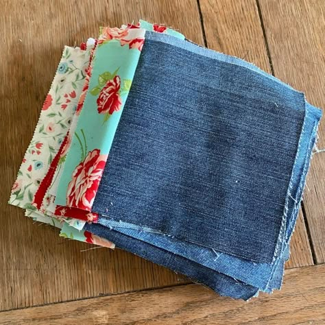 Jean Quilt Ideas, Denim Quilt Ideas, Jeans Quilt, Jeans Projects, Denim Rag Quilt, Denim Quilt Patterns, Denim Blanket, Jean Quilts, Blue Jean Quilts