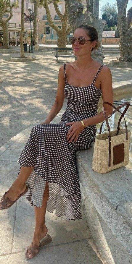 Italian Dresses Aesthetic, European Fashion Summer Dresses, Summer Outfits Chic Elegant, Honeymoon Summer Outfits, Portugal In April Outfits, Modest Summer Outfits Europe, Europe Style Summer, Florida Outfit Aesthetic, Spain Outfits Aesthetic