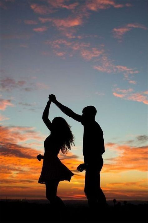 Love Foto Couple, Photos Of Couples In Love, Dream Wedding Couple Goals, Romantic Aesthetic Photos, Romantic Couple Silhouette, Pictures Of Love Romantic, Love Photography Ideas, Cute Couple Ideas Pictures, Love Life Pictures