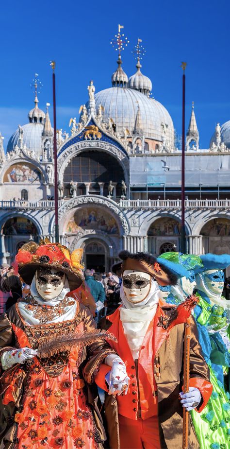 people in venice dressed up in colourful costumes for the carnival festivities Carnival Of Venice, Italy Tours, Venice Travel, Tour Operator, Italy Vacation, Luxury Vacation, Mardi Gras, Venice, Carnival