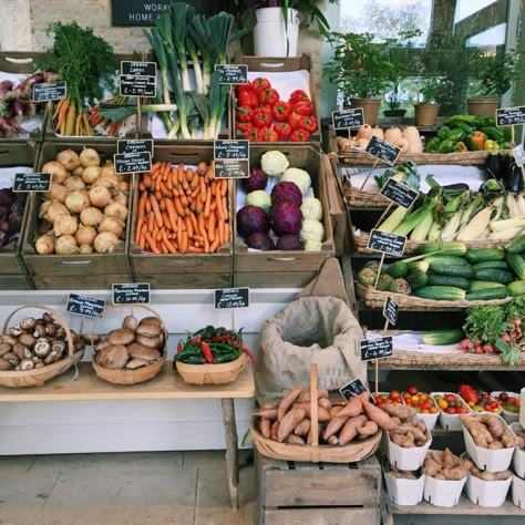 Sustainable Shop, Fruit Farm, Organic Farm, Farm Shop Ideas, Farm Store Ideas, Farm Market Ideas, Fruit And Veg Shop, Farm Cafe, Farmers Market Display