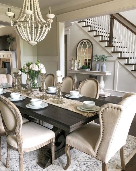 How To Select Perfect Dining Room Tables | Decoholic French Dinner, French Country Dining Room, Country Dining Rooms, French Country Dining, Dining Room Table Decor, Decor Shabby Chic, Small Kitchens, The Dining Room, Farmhouse Dining Room