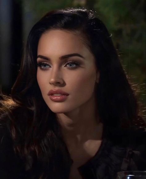 Semi Makeup, Megan Fox Makeup, Megan Fox Hair, Goddess Makeup, Fox Face, Jennifer's Body, Makati, Megan Fox, Iconic Women