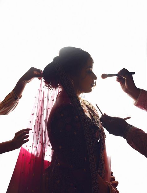 Bride Makeup Shoot Poses, Bride Mekup Pose, Bridal Makeup Shoot Ideas Photoshoot, Makeup Shots Wedding, Bride Making Photography, Bride Mekup Shoot, Indian Bride Getting Ready Photography, Indian Wedding Creative Photography, Bride Makeup Shoot Ideas Photoshoot