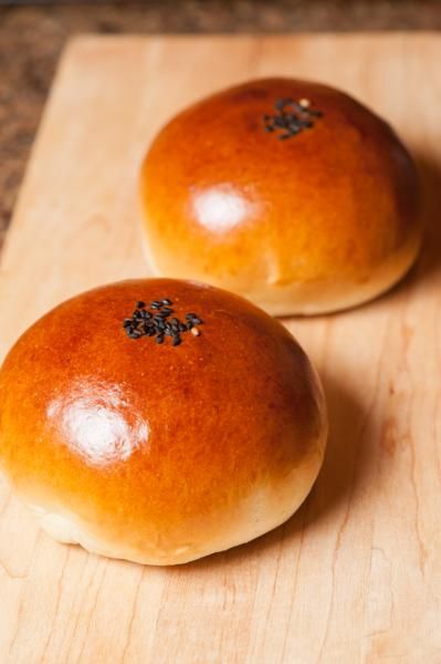 Chinese Red Bean Buns, Korean Red Bean Bun, Red Bean Bread Recipe, Japanese Red Bean Bun, Red Bean Paste Buns, Red Bean Bun Recipe, Red Bean Recipes, Asian Bread Recipe, Red Bean Bread