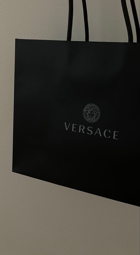 versace gift birthday gift black medusa bag Versace Unboxing, Highschool Reunion, Versace Gifts, Lux Fashion, Gift Aesthetic, Wallpapers Quotes, Cute Wallpapers Quotes, Dark Feminine Aesthetic, Dark Feminine