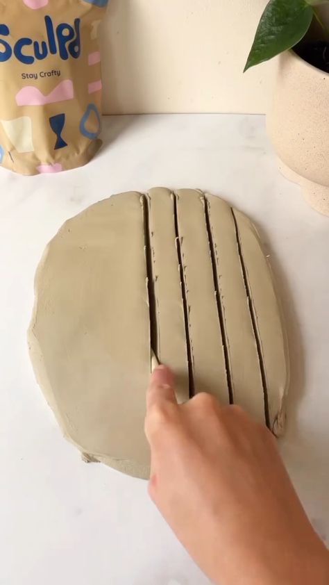 Discover Easy Clay Date Ideas to Bond Over Creativity Diy Gift Mothers Day, Clay Crafts For Mom Gift Ideas, How To Make Ceramic Bowls, Clay Diy Videos, Clay Crafts Birthday Gift, 70s Clay Art, How To Make Clay Bowls Diy, Mothers Day Gifts Clay, Pottery For Mom Gift Ideas