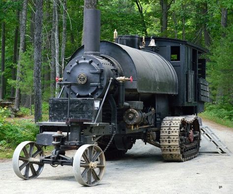 Something fantastic that actually existed - the Lombard Log Hauler traction engine from the early 20th Century. Steam Tractor, Logging Equipment, Farm Day, Tricycle Bike, Traction Engine, Antique Tractors, Vintage Vehicles, Old Trains, Old Tractors