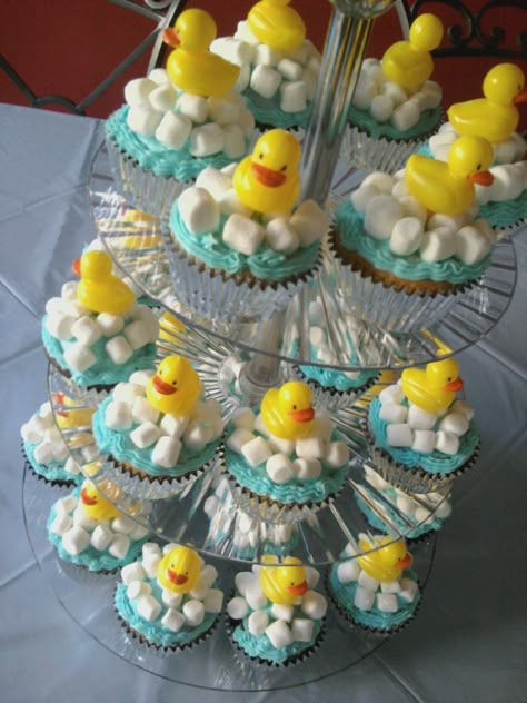 Baby shower cup cakes!! Baby Shower Cup, Duck Cupcakes, Baby Shower Cupcakes For Boy, Baby Shower Cupcakes For Girls, Baby Shower Camo, Ducky Baby Showers, Baby Shower Snacks, Ducky Baby Shower, Rubber Ducky Baby Shower