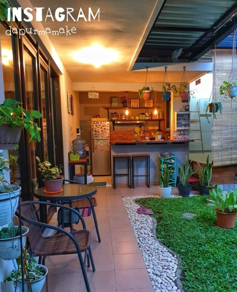 Ingin dapur terbuka dengan pemandangan yang segar .... ide dapur terbuka yang memberikan nuansa nyaman dan bikin betah berlama2 di dapur Dapur Outdoor Small Spaces, Dapur Outdoor, Small Backyard Garden Design, Industrial Kitchen Design, Courtyard Design, House Floor Design, Outdoor Aesthetic, Kitchen Design Plans, Home Garden Design