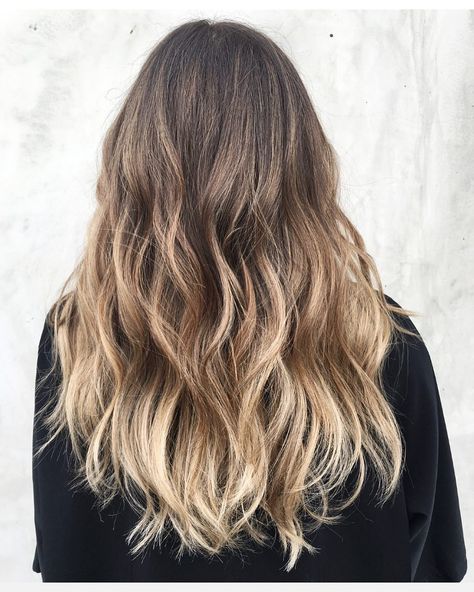 Expert tips and tricks to get back to your natural shade — without looking crazy. Grow Out Hair, Grown Out Blonde Hair, Balayage Hair Blonde Long, Balayage Hair Tutorial, Brown Ombre Hair Color, Blonde Natural Hair, Growing Out Hair, Brown Ombre Hair, Hair Color Caramel