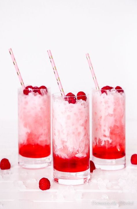 Large Family Dinner, Italian Cream Soda, Raspberry Cocktail, Italian Drinks, Italian Cream, Italian Soda, Drink Recipes Nonalcoholic, Soda Recipe, Raspberry Syrup