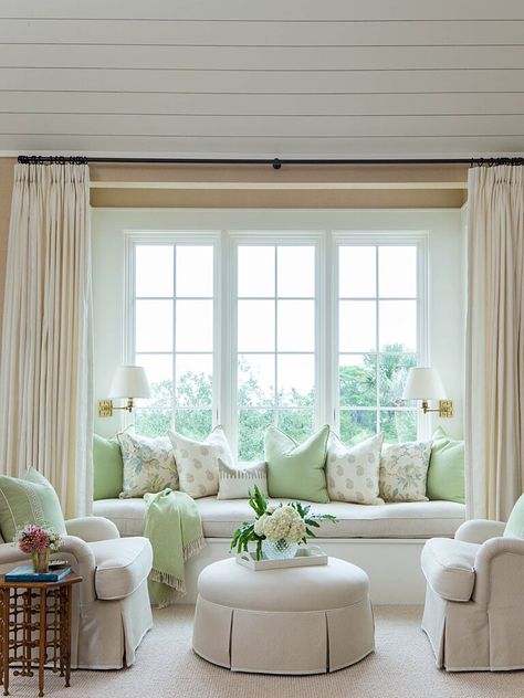 Bedroom Window Seat, Bay Window Seat, Window Seat Design, Bedroom Seating Area, Bedroom With Sitting Area, Corner Seating, Wedding Table Seating, Seating Plans, Living Room Arrangements