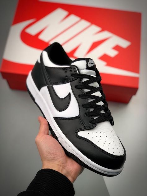 Jordan Dunk, All Nike Shoes, Best Shoes For Men, Womens Jordans, Cute Nikes, Best Running Shoes, Mens Nike Shoes, White Nike, Sneakers Men Fashion