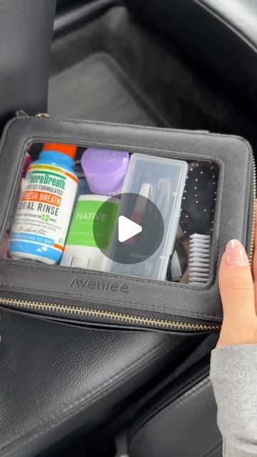 •nadia• on Instagram: "ASMR making an emergency touch up kit for my car b/c you never know what could happen! gotta stay prepared☝🏼links to everything in my bio under “car essentials” #asmr #notalkingasmr #packingasmr #caressentials #carmusthaves #cartouchupkit #girlemergencykit" Car Period Kit, Car Hygiene Kit, Emergency Essentials Kit, Car Toiletry Bag, Emergency Kit For Car Women, Car Emergency Bag, Car Beauty Kit, Car Kits For Women, Emergency Bag For Car